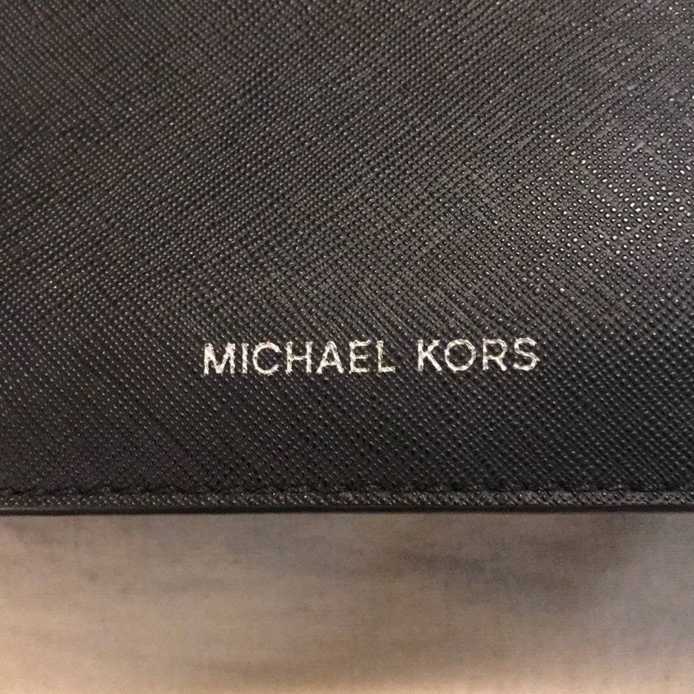 Michael Kors- Black Tote w/ zipper pouch- EUC - Picture 2 of 5